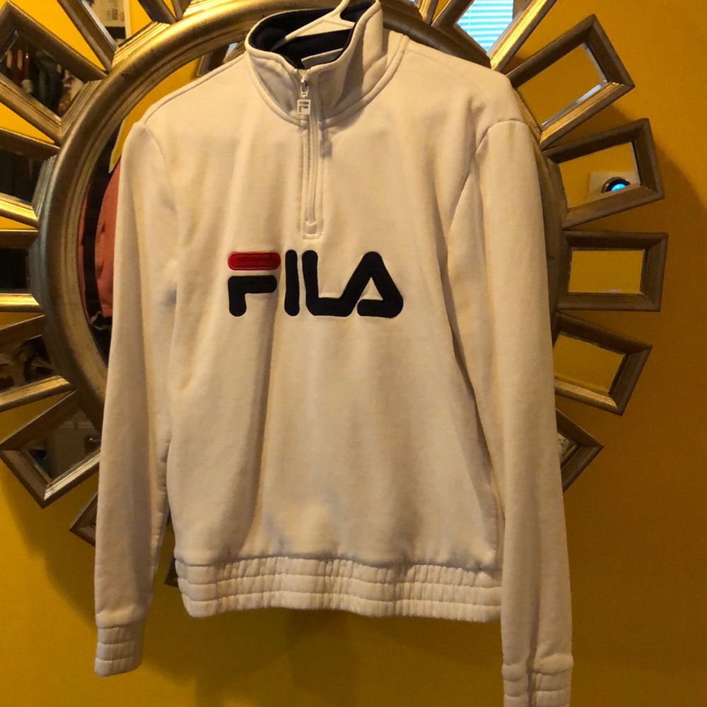 FILA sweatshirt- cute af! 🇺🇸